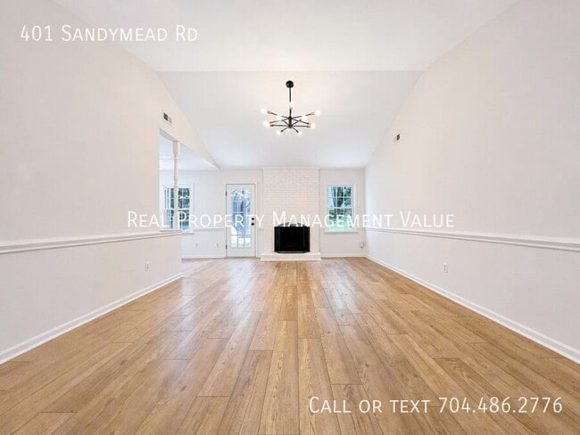 Building Photo - 401 Sandymead Rd
