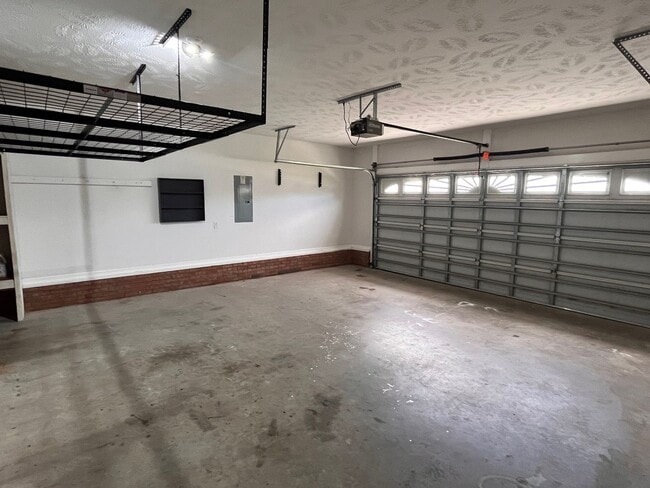 Building Photo - Avail NOW'n ROCK CREEK!