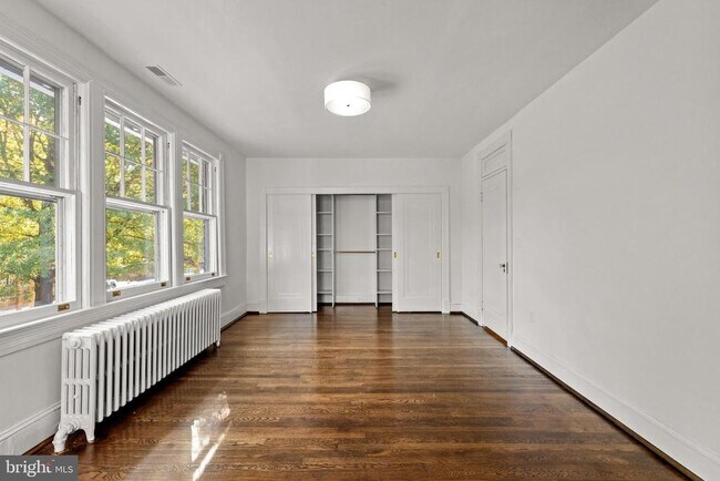 Building Photo - 2814 Bellevue Terrace NW