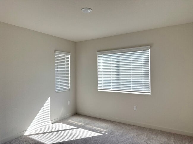 Building Photo - Modern West Sacramento Home Now for Lease