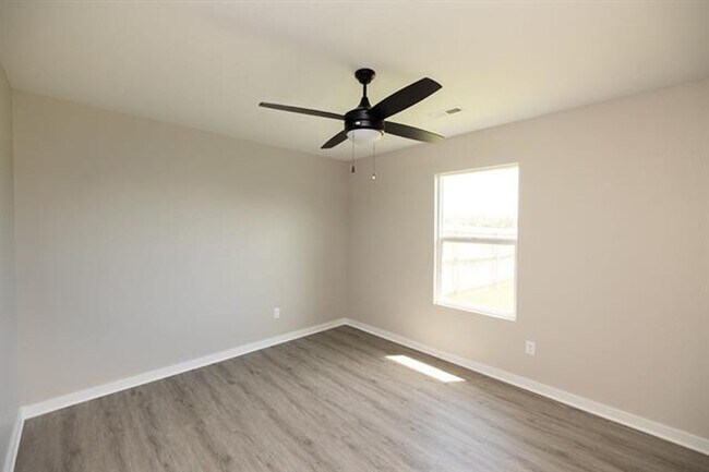 Building Photo - 518-520 W. 50th Ct. S.