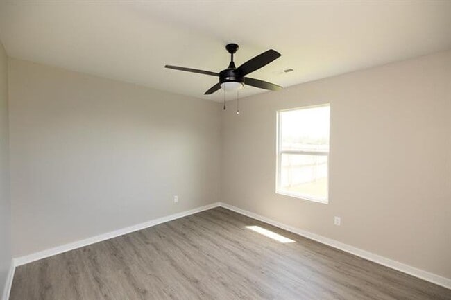 Building Photo - 548-550 W. 50th Ct. S.