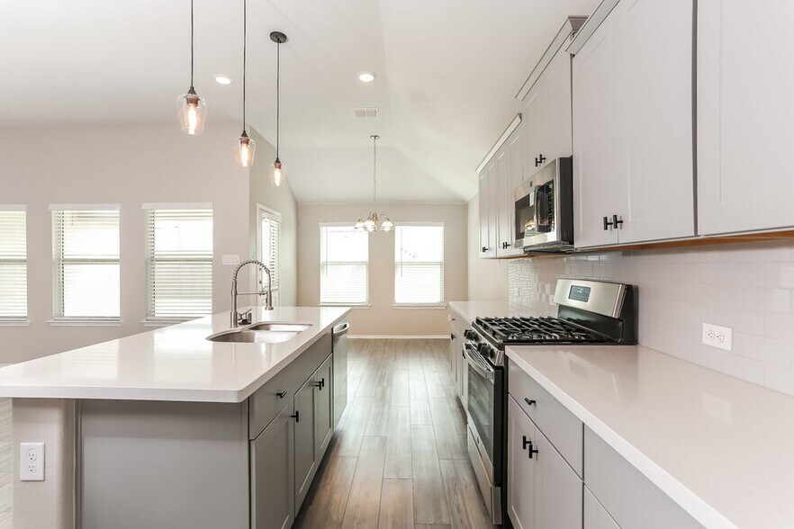 Building Photo - 825 Amberwood Ct