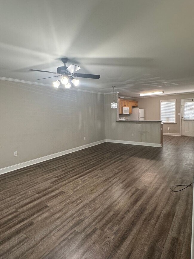 Building Photo - 320 Logmont Trace