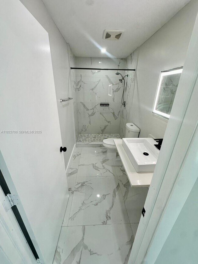 Building Photo - 4681 SW 26th Terrace