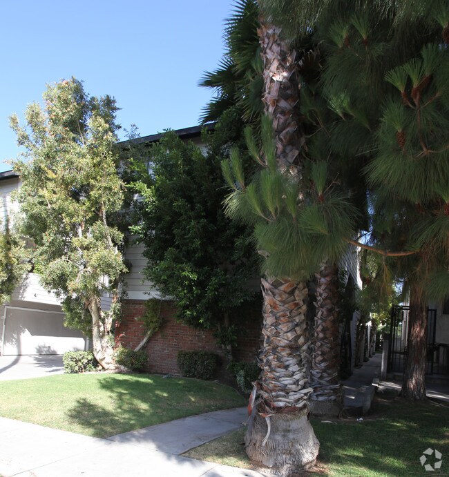 Building Photo - 1151 Linden Ave