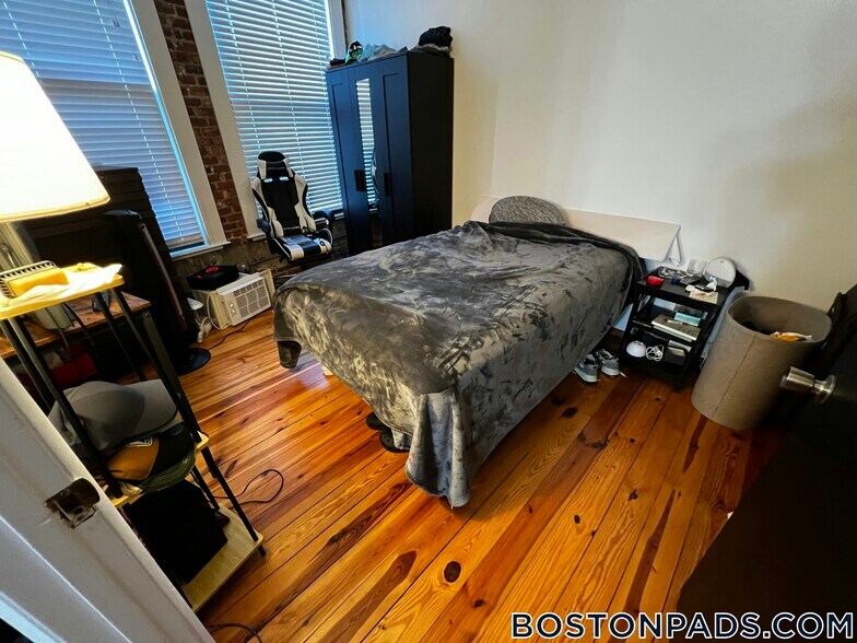 Building Photo - 600 Columbia Rd