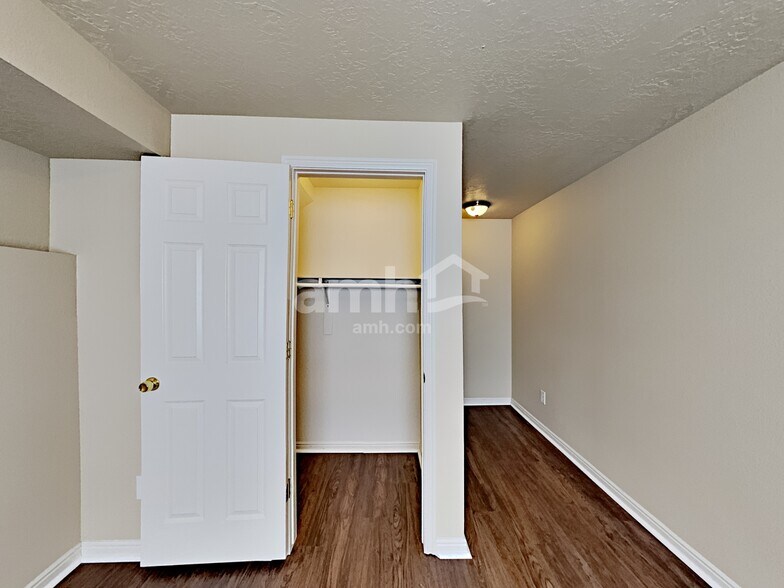Building Photo - 1365 E 150 S