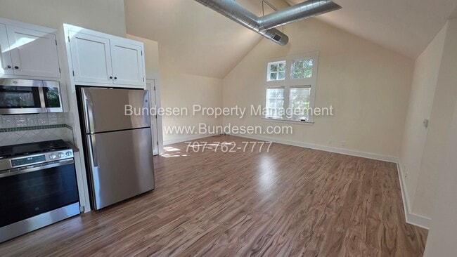 Building Photo - 342 Church St