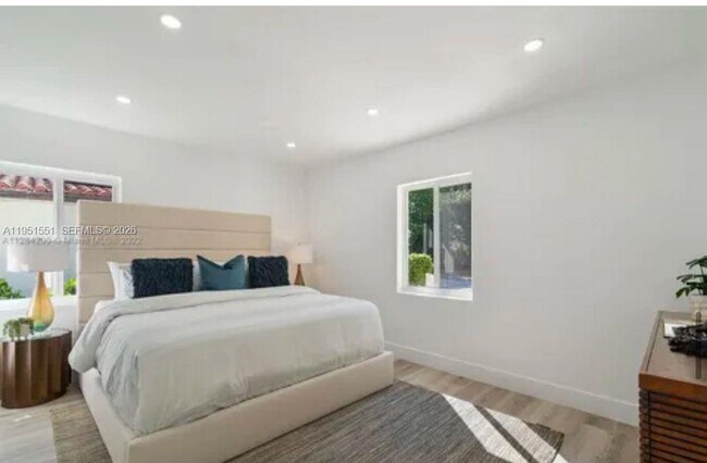 Building Photo - 15 Oviedo Ave