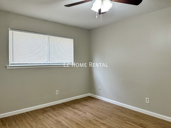 Building Photo - 2101 6th Ave N