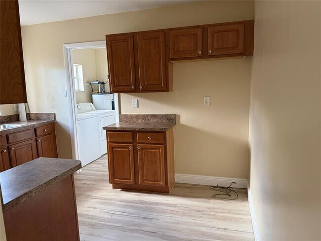 Building Photo - 602 NE 38th St