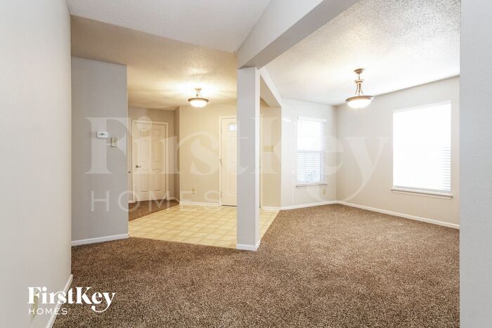 Building Photo - 744 Thornwood Ln