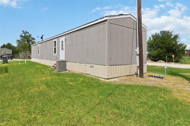 Building Photo - 5670 E Austin St