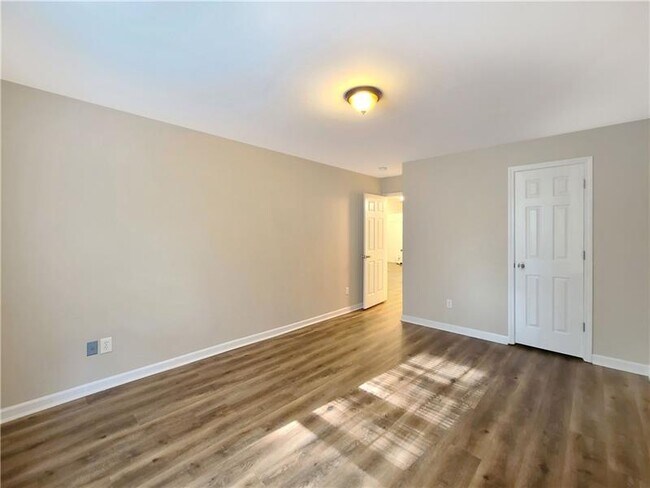 Building Photo - 140 Brook Cir SE