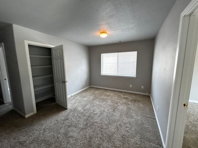 Building Photo - 3 Bedroom Beaverton Home with A/C!