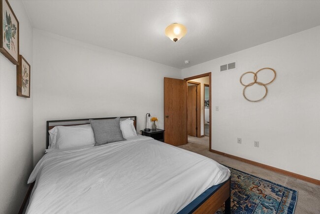 Building Photo - 407 Century Oak Dr