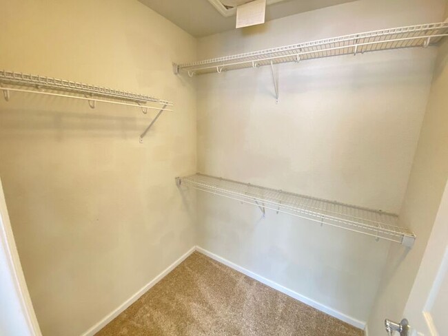 Building Photo - 12856 Salomon Cove Dr