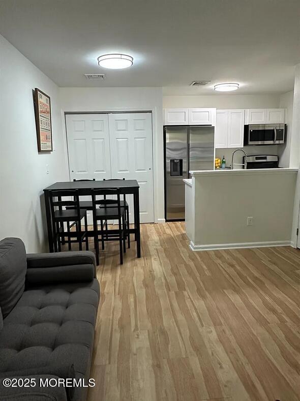 Building Photo - 28 Delavan Ct