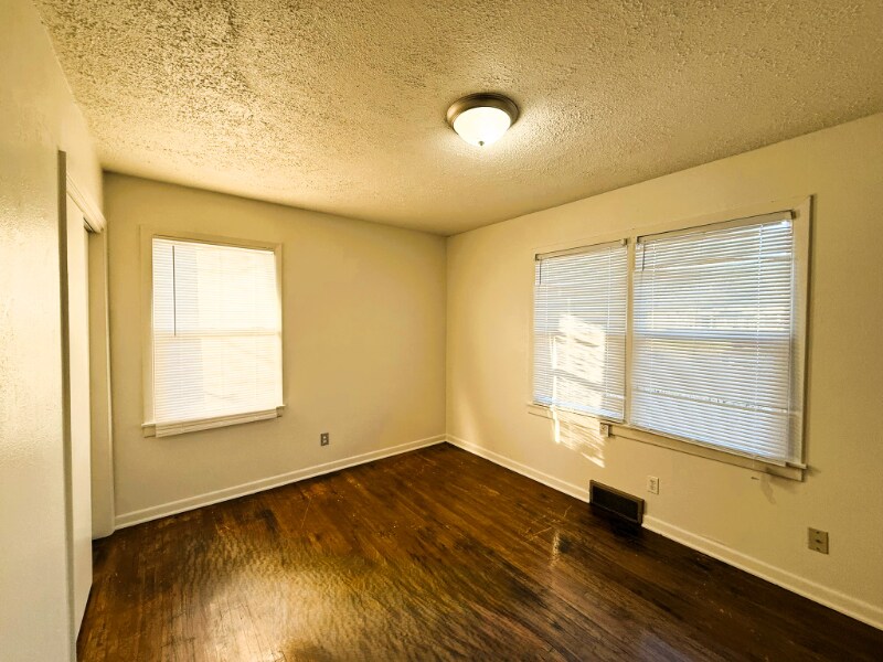 Building Photo - 1114 S Waverly St