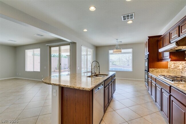 Building Photo - 2609 Chateau Clermont St