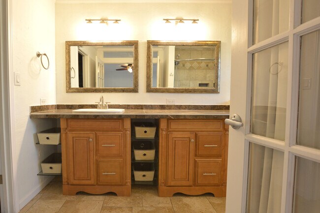 Building Photo - 815 7th St