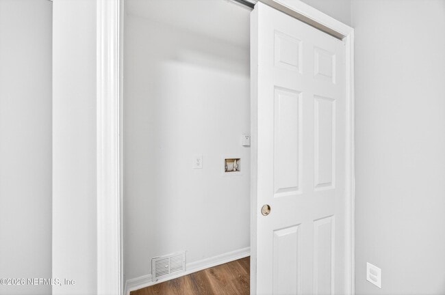 Building Photo - 6955 Miss Muffet Ln S