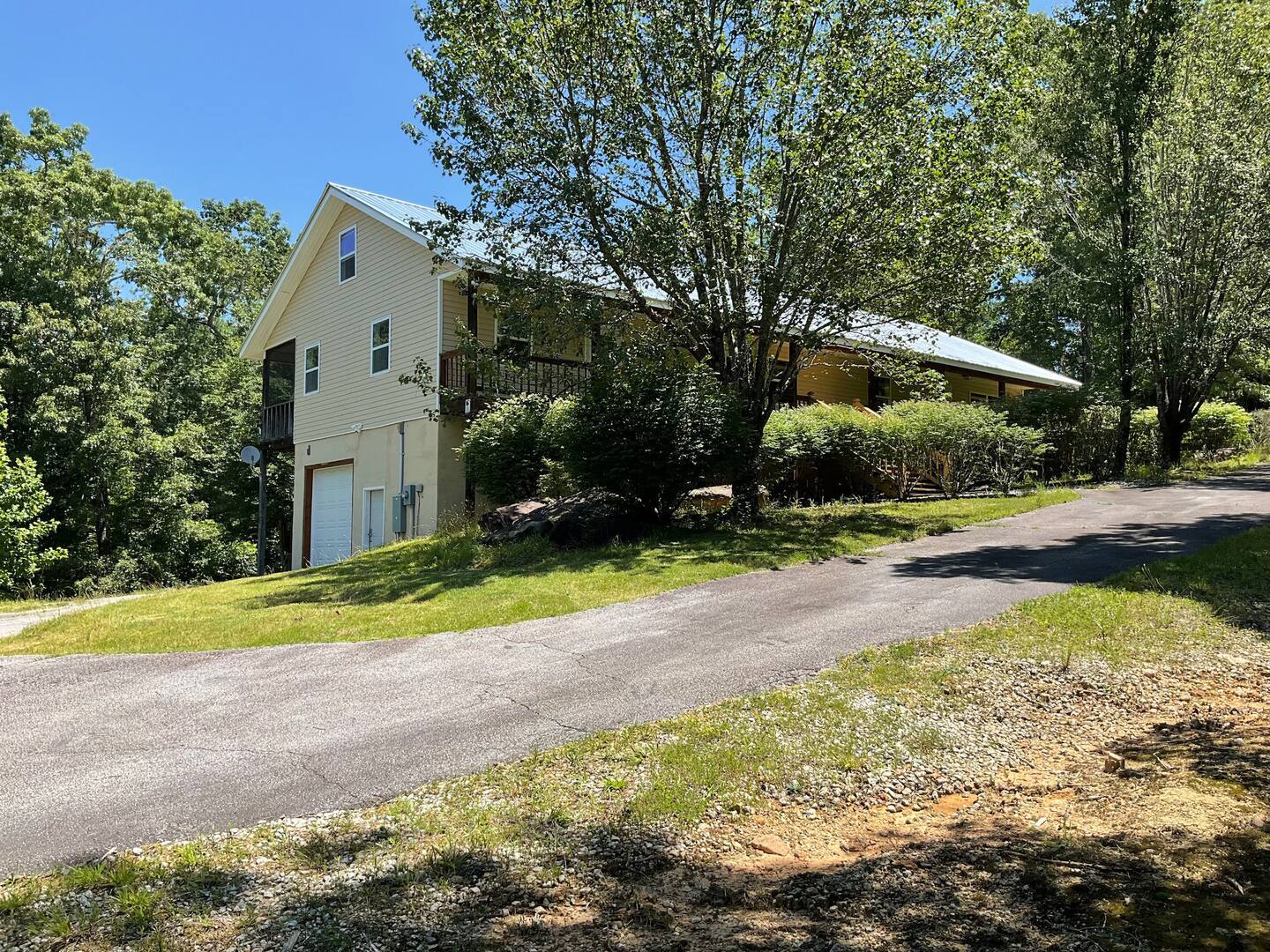 Building Photo - 1359 Camp Creek Rd