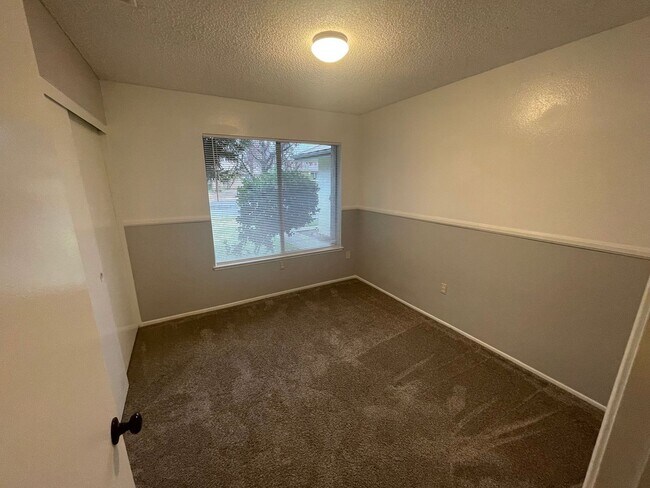 Building Photo - 43841 Nathan Dr