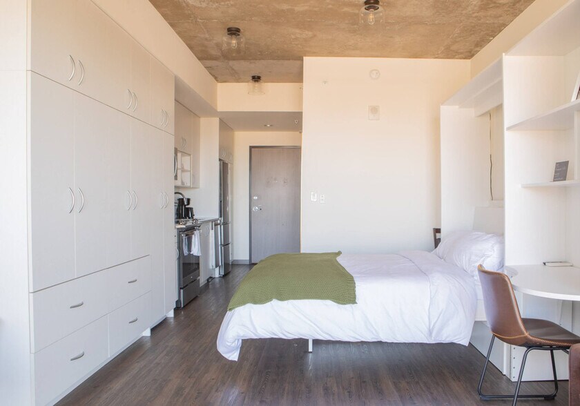 Building Photo - 1840 N Farwell Ave