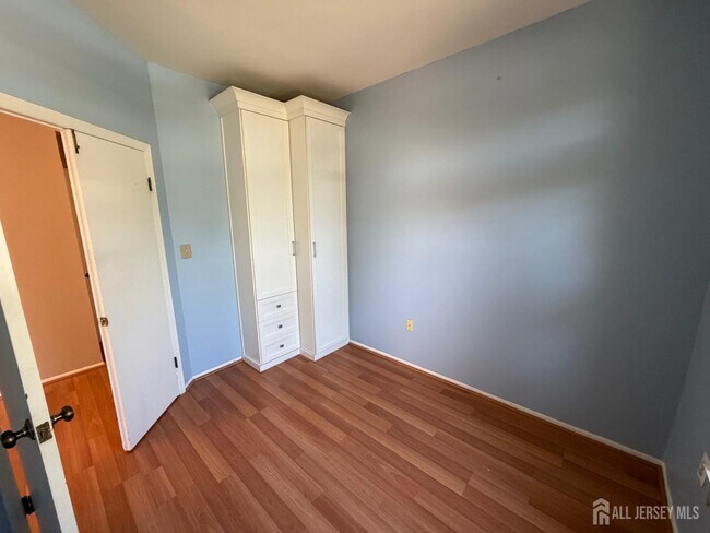 Building Photo - 3081 Cypress Ct