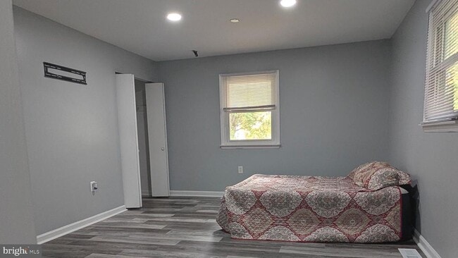 Building Photo - 922 Petinot Pl