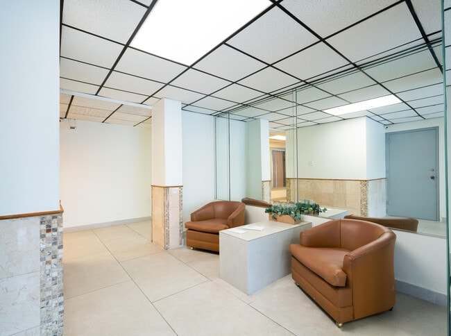 Building Photo - 2200 E Hallandale Beach Blvd