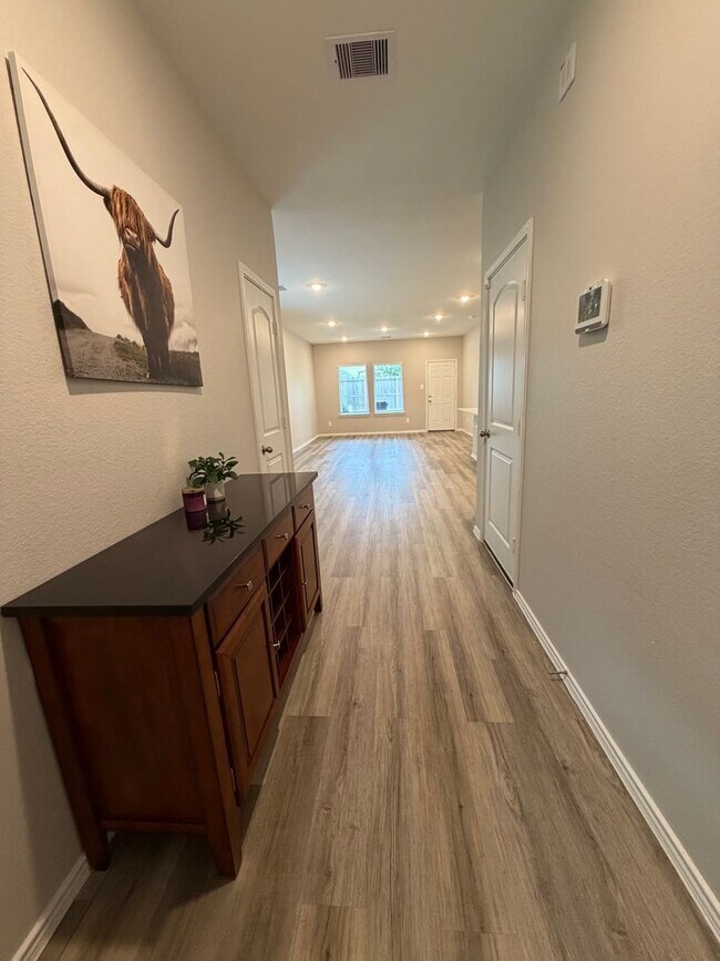 Building Photo - 16802 Paintbrush Holw Ln