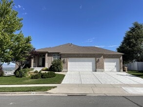 Building Photo - 561 Rocky Knoll Ln