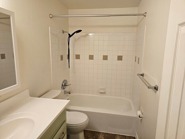 Building Photo - 1162 Cree Dr