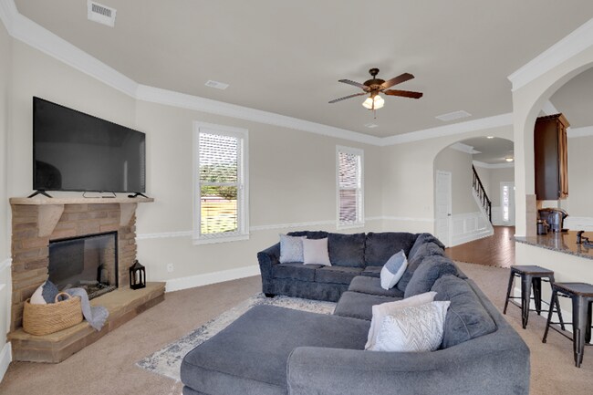 Building Photo - PRICE REDUCED!