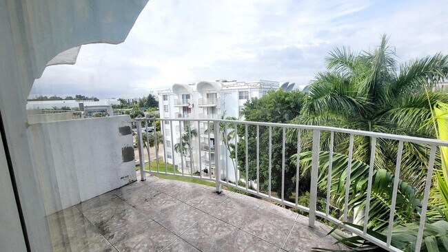 Building Photo - 494 NW 165th St