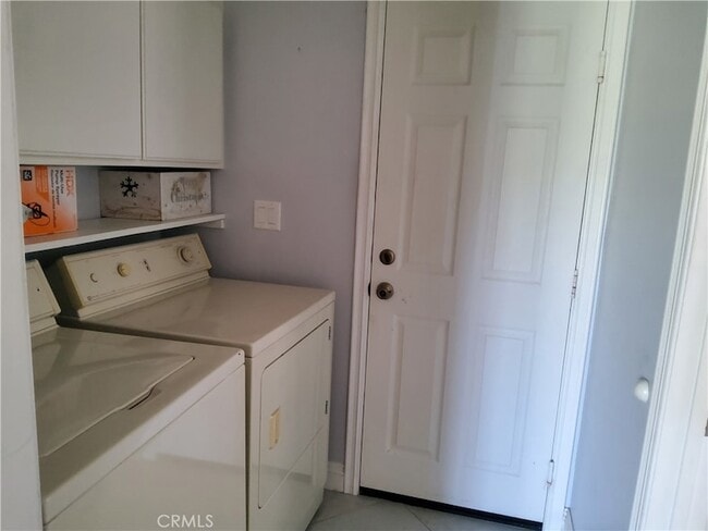 Building Photo - 25540 Pembrook Pl