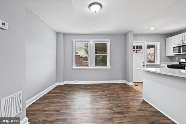 Building Photo - 1015 Lyndhurst St