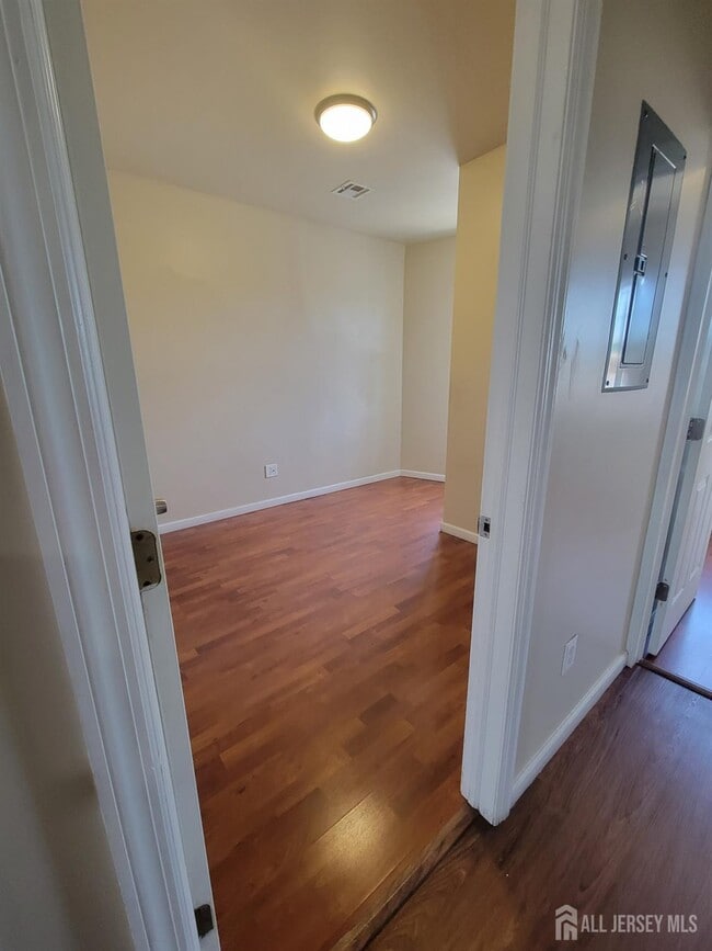 Building Photo - 816 Amboy Ave