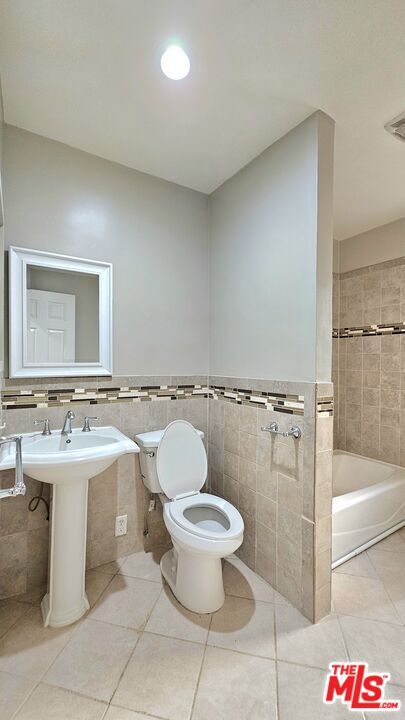 Building Photo - 1022 S Norton Ave