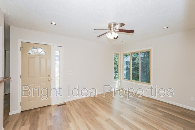 Building Photo - 373 Elan Ct