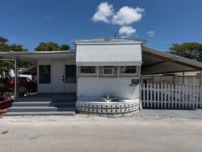 Building Photo - 820 SW 1st Pl