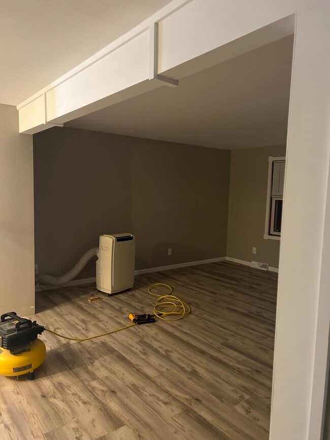 Building Photo - 2193 Packerland Dr