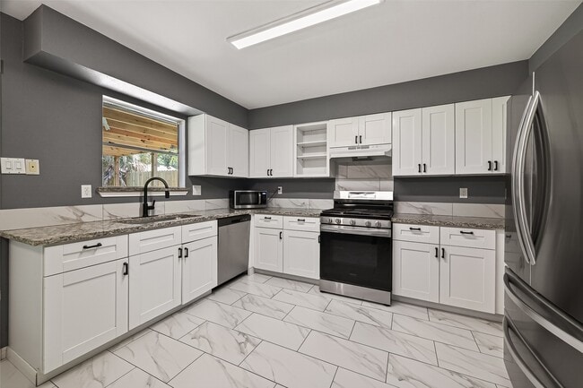 Building Photo - 24006 Lone Elm Dr