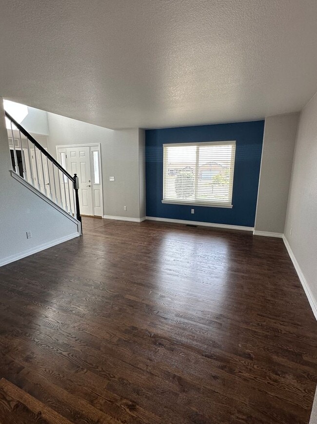 Building Photo - Stunning and HUGE 5BD/3.5BA in Paint Brush...