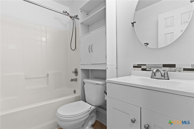 Building Photo - 503 Sumac Trail