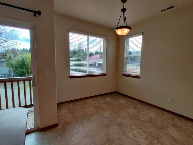 Building Photo - Tumwater Hill Town Home