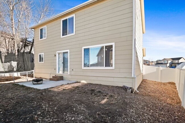 Building Photo - 2205 Meadowlark Ln